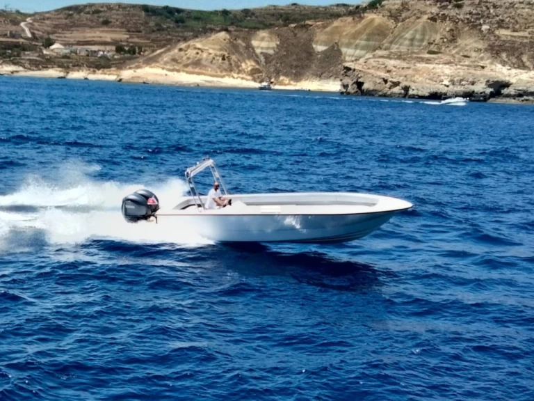 Verhuur Motorboot Crown met vaarbewijs