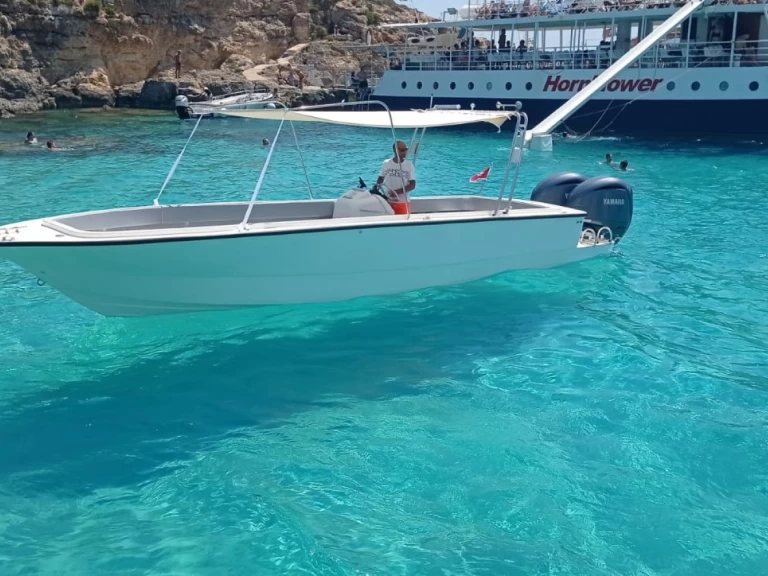 Crown Coronet te huur van particulier of professional in Xemxija