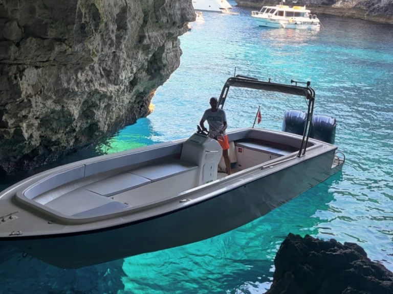 Verhuur Motorboot in Xemxija - Crown Coronet