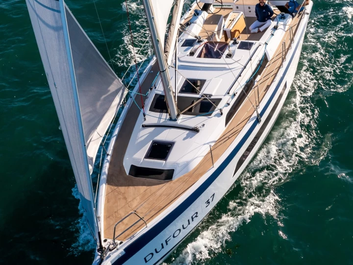 Huur een Dufour Dufour 37 in Blue Lagoon Marina