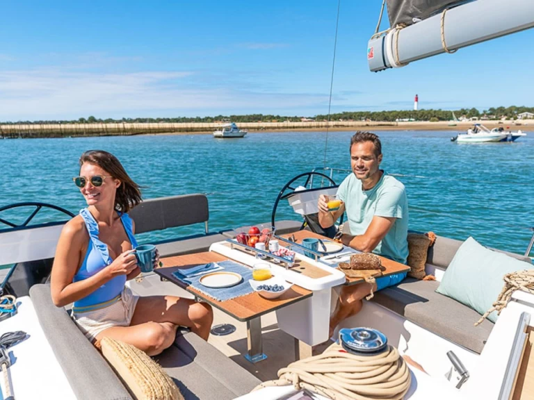 Bootverhuur Dufour Dufour 37 in Blue Lagoon Marina via SamBoat
