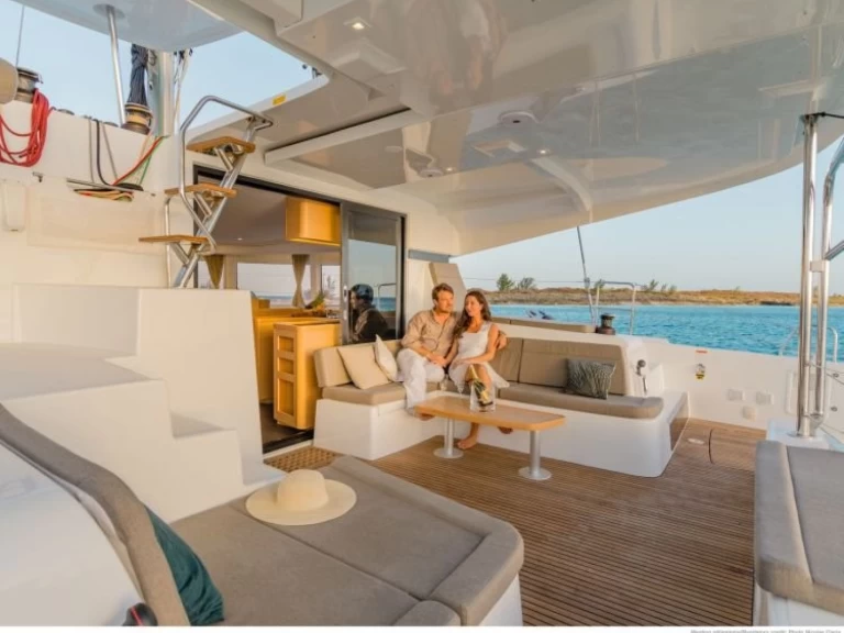 Verhuur Catamaran Lagoon met vaarbewijs