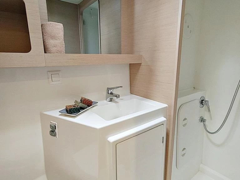 Bootverhuur Rogoznica goedkoop Lagoon 42