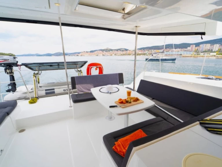 Bootverhuur Rogoznica goedkoop Lagoon 450 F