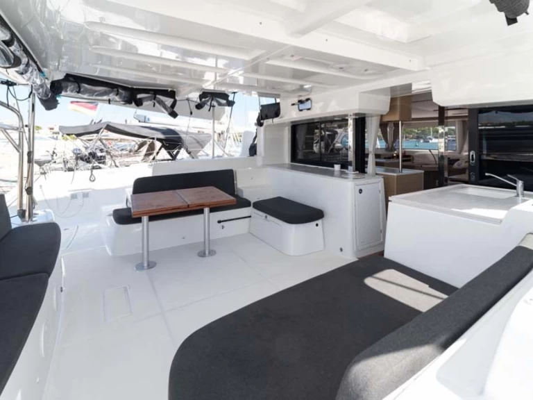 Huur een Lagoon Lagoon 46 in Portocolom