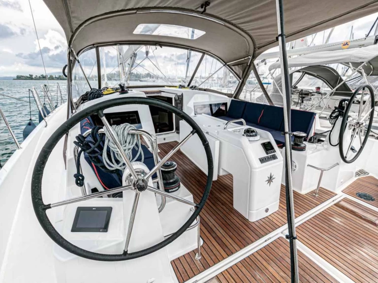 Huur een Jeanneau Sun Odyssey 440 in Gouviá
