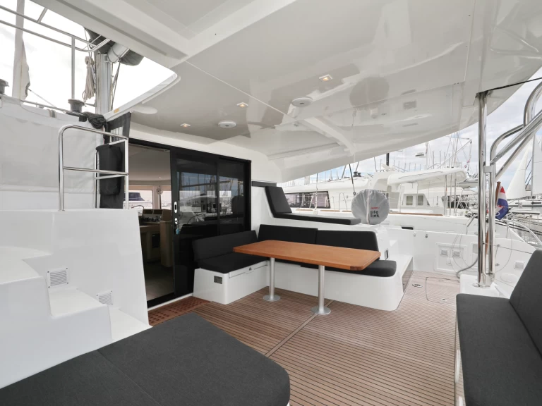 Verhuur Catamaran in Sukošan - Lagoon Lagoon 42