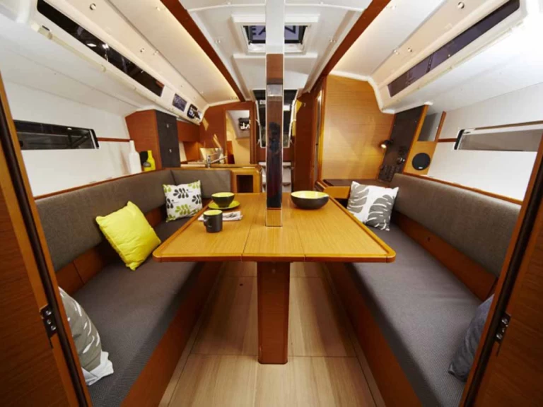 Huur een Jeanneau Sun Odyssey 349 in Golfo Aranci