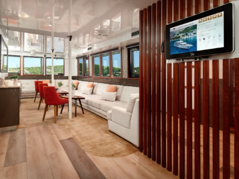 Huur een  Motoryacht Queen Eleganza in Split