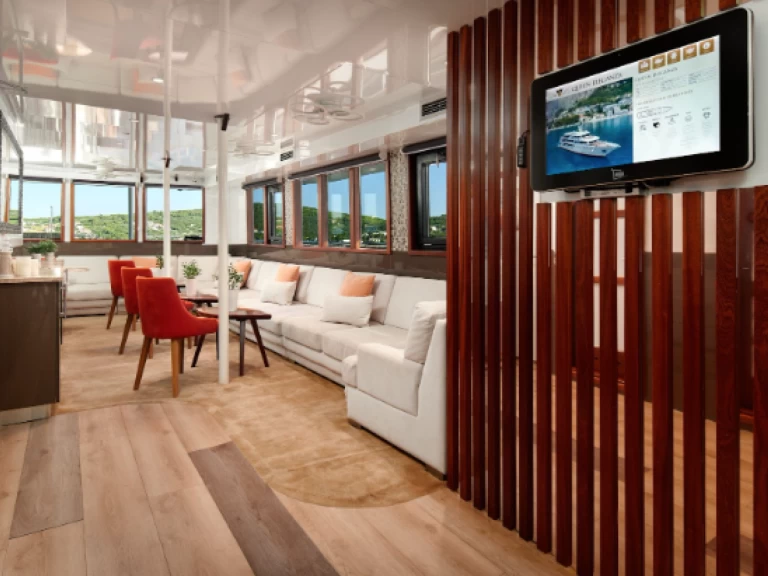 Bootverhuur  Motoryacht Queen Eleganza in Split via SamBoat