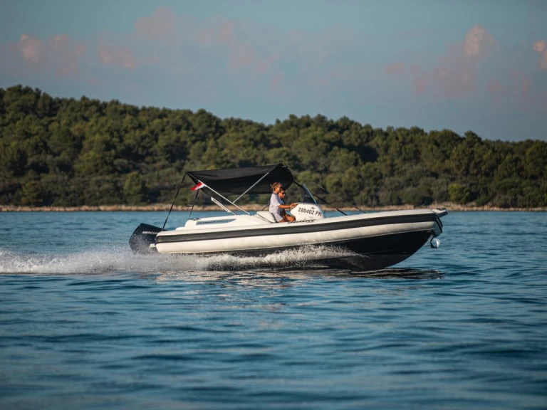 Joker Boat Joker Boat Clubman 22 Plus te huur van particulier of professional in Sukošan