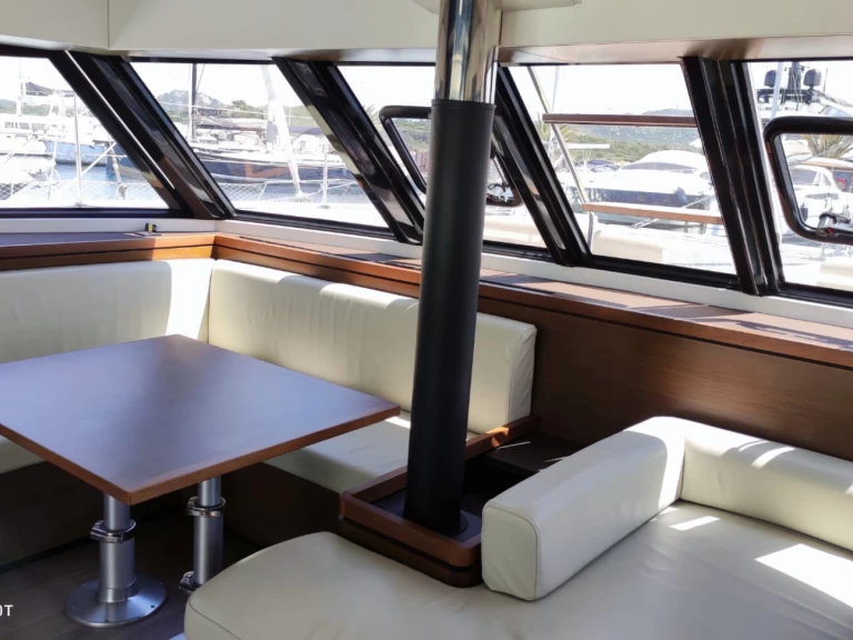 Verhuur Catamaran Nautitech met vaarbewijs