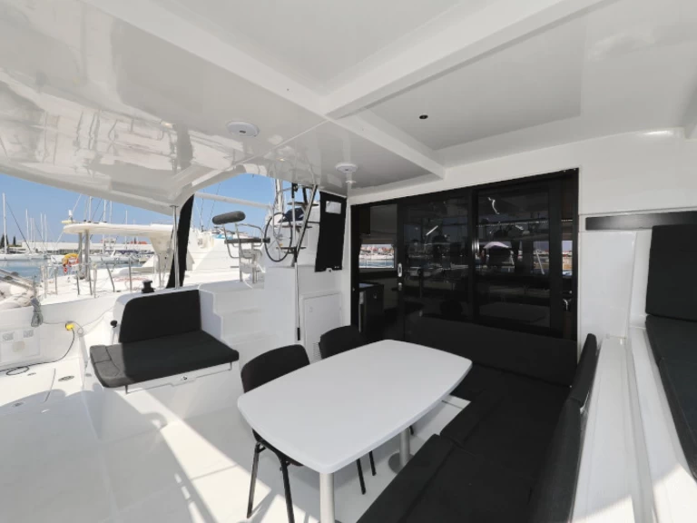 Verhuur Catamaran Lagoon met vaarbewijs