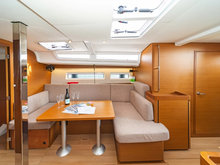 Bootverhuur Skiathos goedkoop Sun Odyssey 440