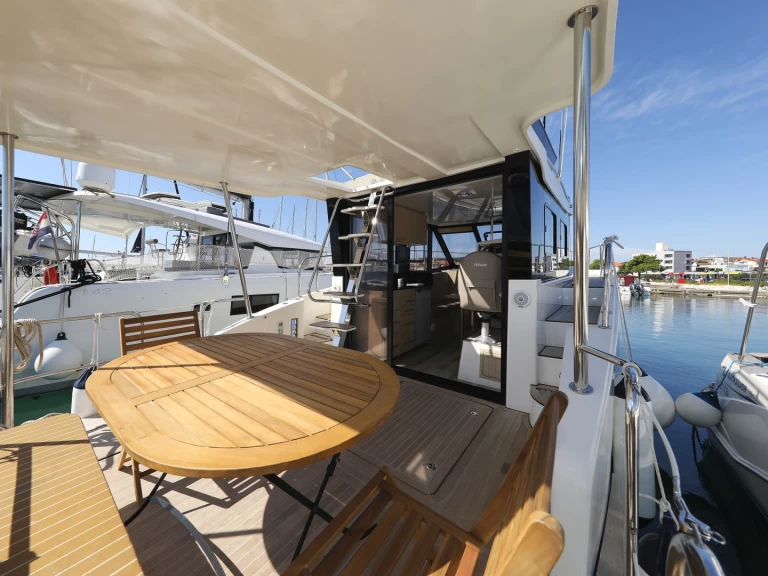 Jachthuur in Šibenik - Cobra Yachts Futura 40 Grand Horizon via SamBoat