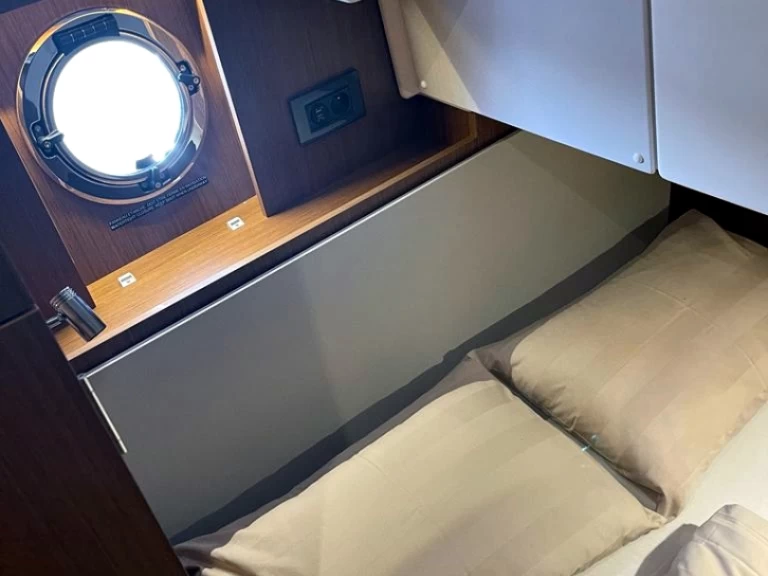 Verhuur Jacht Bénéteau met vaarbewijs