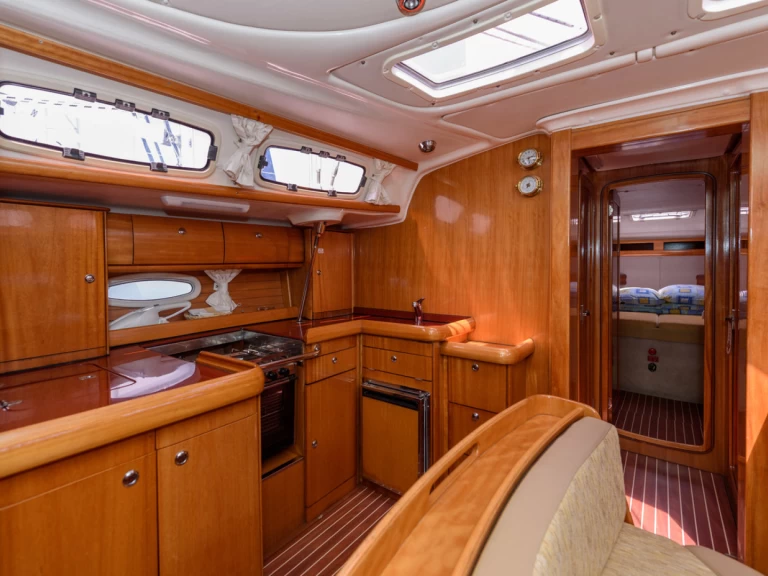 Huur een Bavaria Cruiser 46 in Trogir