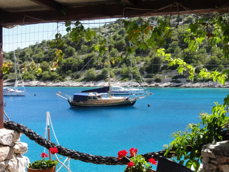 Huur een Custom Made Larus - 3 + 1 cab. in Pirovac