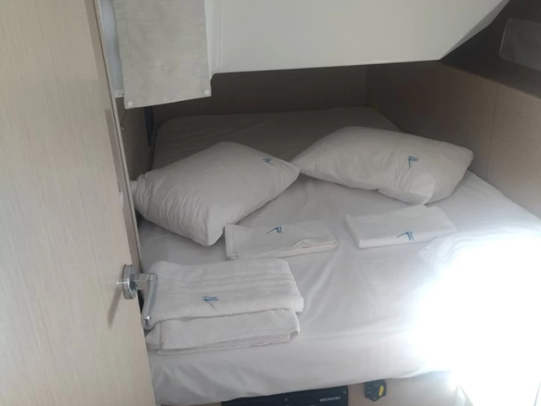 Huur een Bénéteau Oceanis 40.1 in Álimos