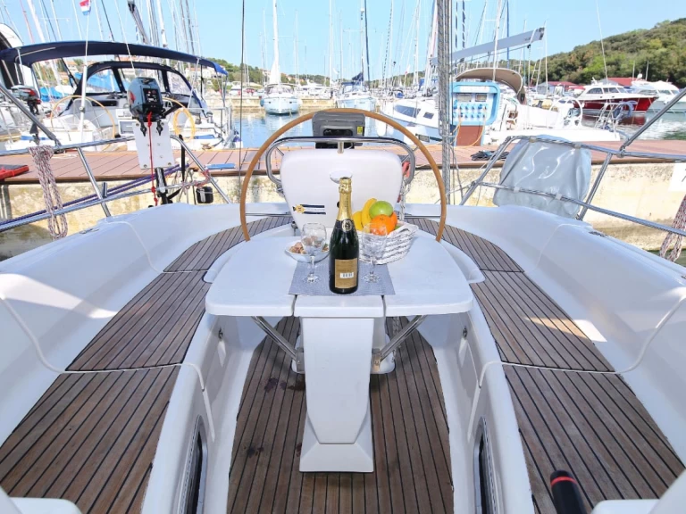 Zeilboot te huur in Pula voor de beste prijs