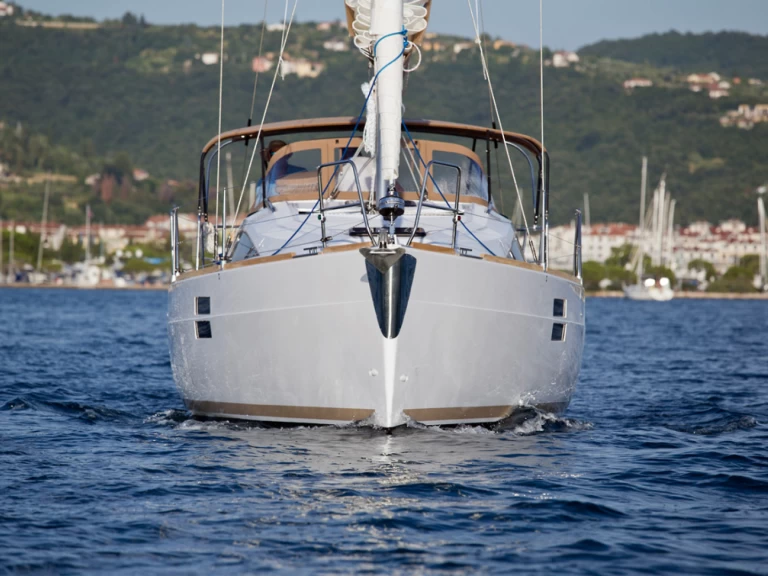 Huur een Elan Impression 35 in Kaštela