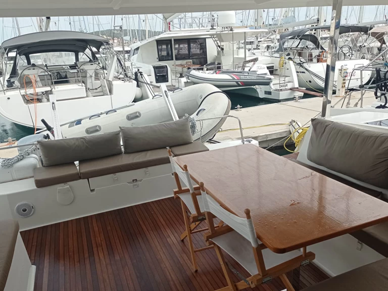 Verhuur Catamaran Fountaine Pajot met vaarbewijs