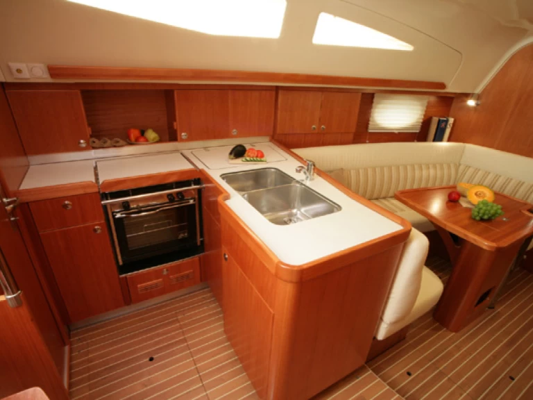 Huur een Elan Impression 344 in Primošten