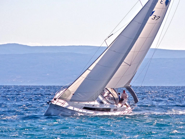 Verhuur Zeilboot in Split - Bavaria Cruiser 37