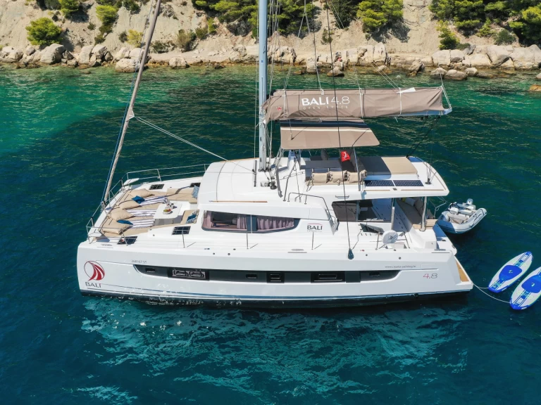 Catamaran te huur in Kaštela voor de beste prijs