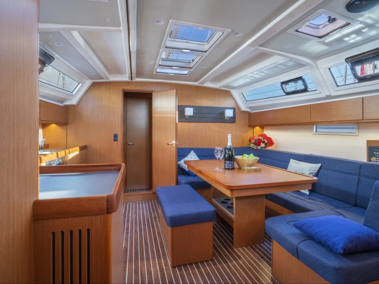 Verhuur Zeilboot in Marina (City) - Bavaria Cruiser 46