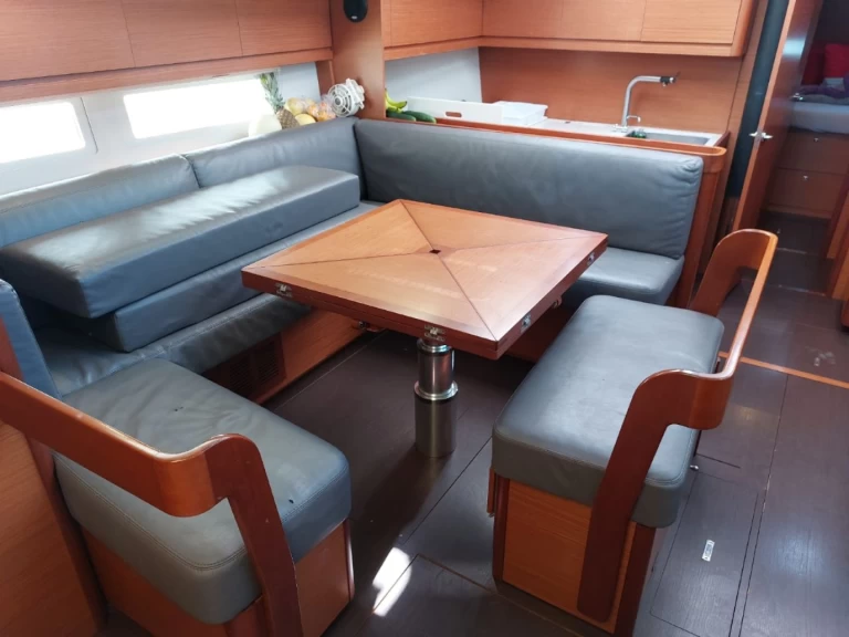 Bootverhuur Bas du Fort goedkoop Dufour 520 Grand Large