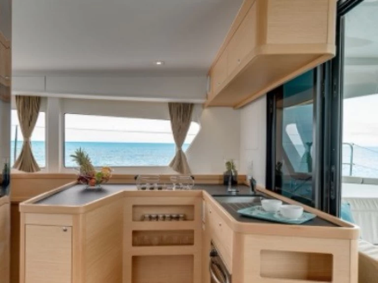 Verhuur Catamaran in Jolly Harbour - Lagoon Lagoon 42