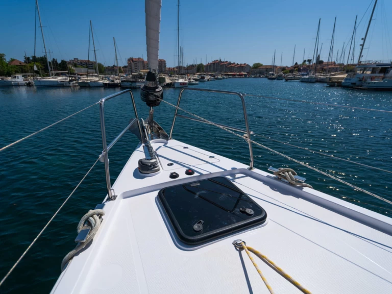 Huur een Elan Impression 50 in Biograd na Moru