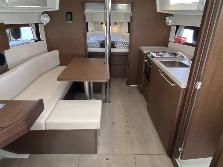 Huur Zeilboot met of zonder schipper Bénéteau in Pula