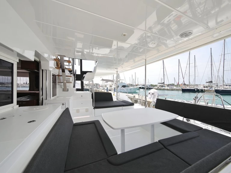 Huur een Lagoon Lagoon 450 Sport Top in Biograd na Moru
