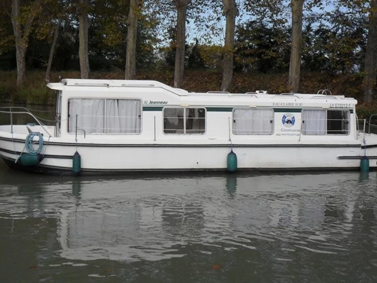 Huur Woonboot met of zonder schipper Low Cost in Chenillé-Changé