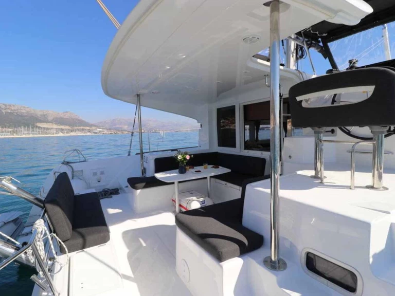 Bootverhuur Lagoon Lagoon 40 in Pula via SamBoat