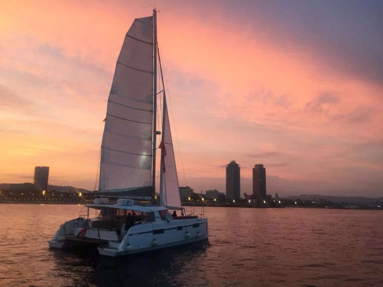 Catamaran te huur in Barcelona voor de beste prijs