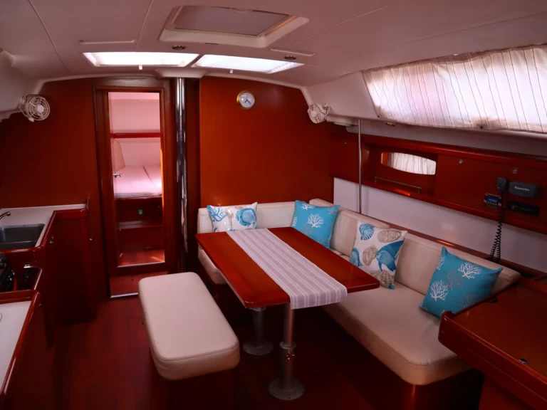 Bénéteau Oceanis 43 te huur van particulier of professional in Álimos