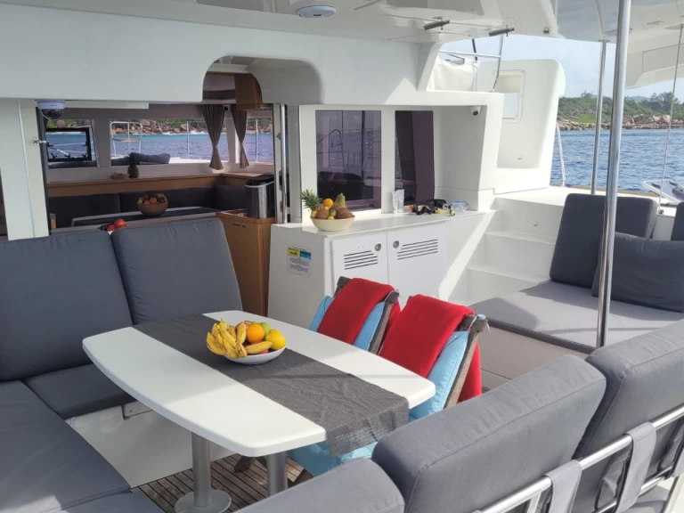 Huur een Lagoon Lagoon 450 F in Zanzibar