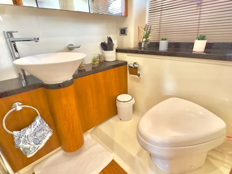 Huur Jacht met of zonder schipper Sunseeker in Dubai Marina