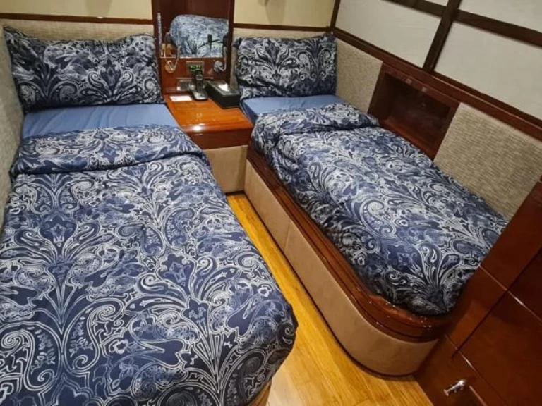 Huur Jacht met of zonder schipper de bris italian in Dubai Marina