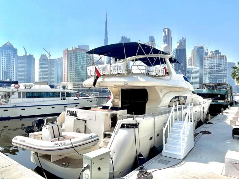 Verhuur Jacht in Dubai Marina - de bris italian 85