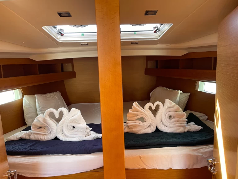 Bootverhuur Jeanneau Sun Odyssey 469 in Álimos via SamBoat