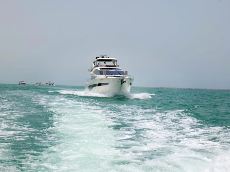 Bootverhuur Dubai Marina goedkoop Galeon 260