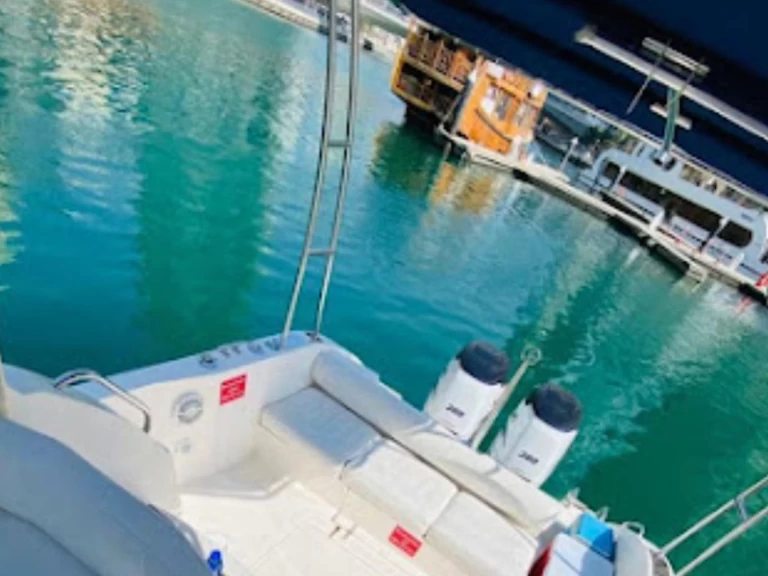 Verhuur Motorboot in Dubai Marina - Gulf Craft - Majesty Yachts Majesty 33ft