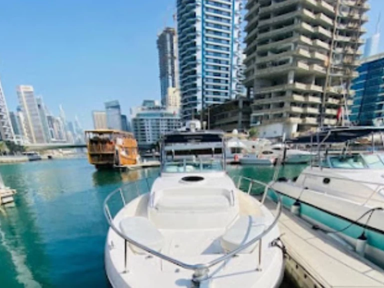 Huur Motorboot met of zonder schipper Gulf Craft - Majesty Yachts in Dubai Marina