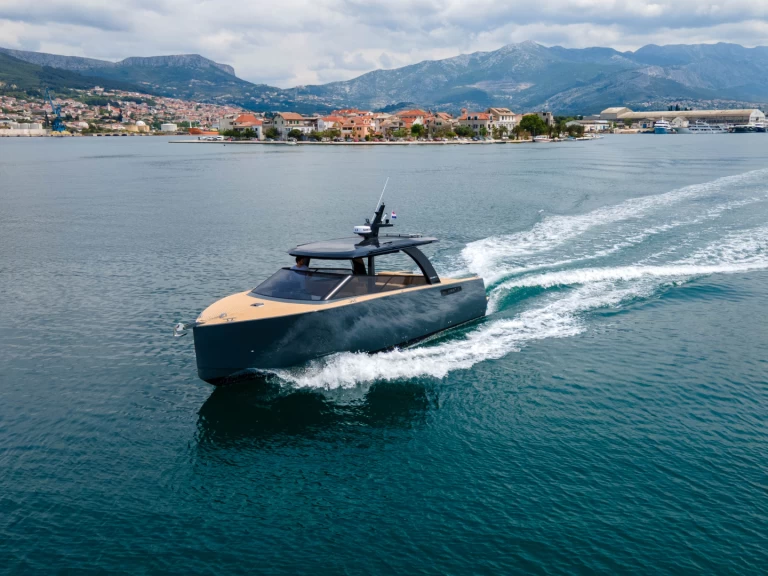 Bootverhuur Colnago 38 Cabin in Split via SamBoat