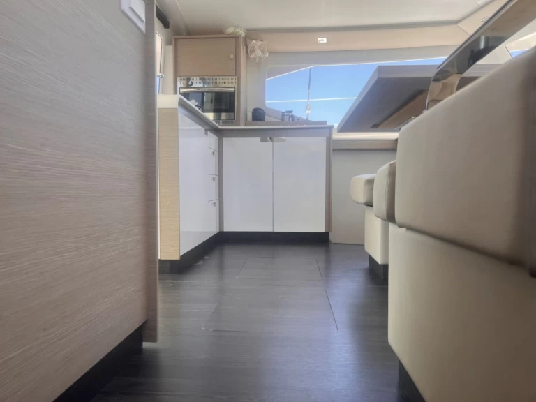 Huur een Fountaine Pajot Isla 40 in Parham Town