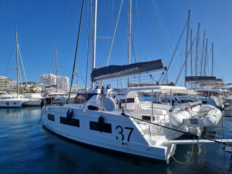 Catamaran te huur in Sant Antoni de Portmany voor de beste prijs